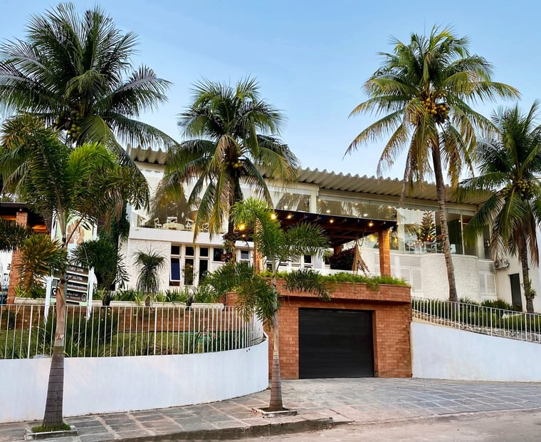 Fachada da Mansão das Orquídeas